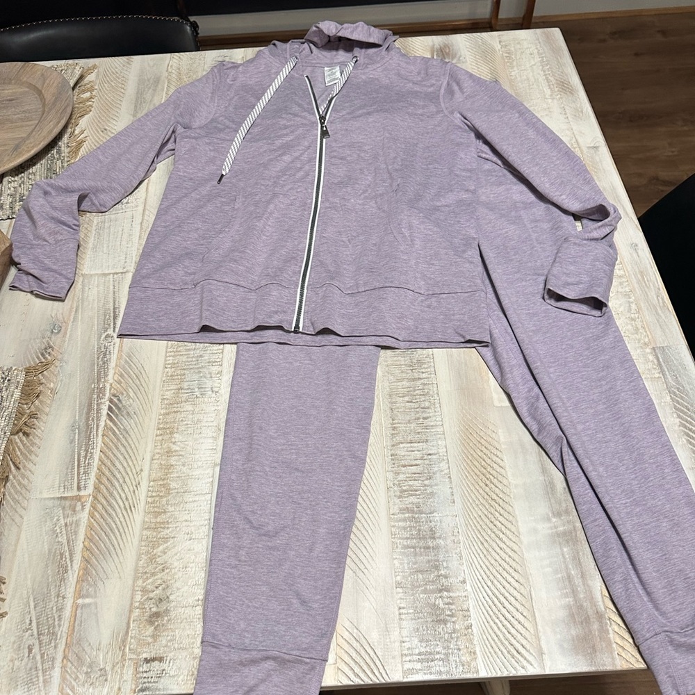 Light weight jogger suit